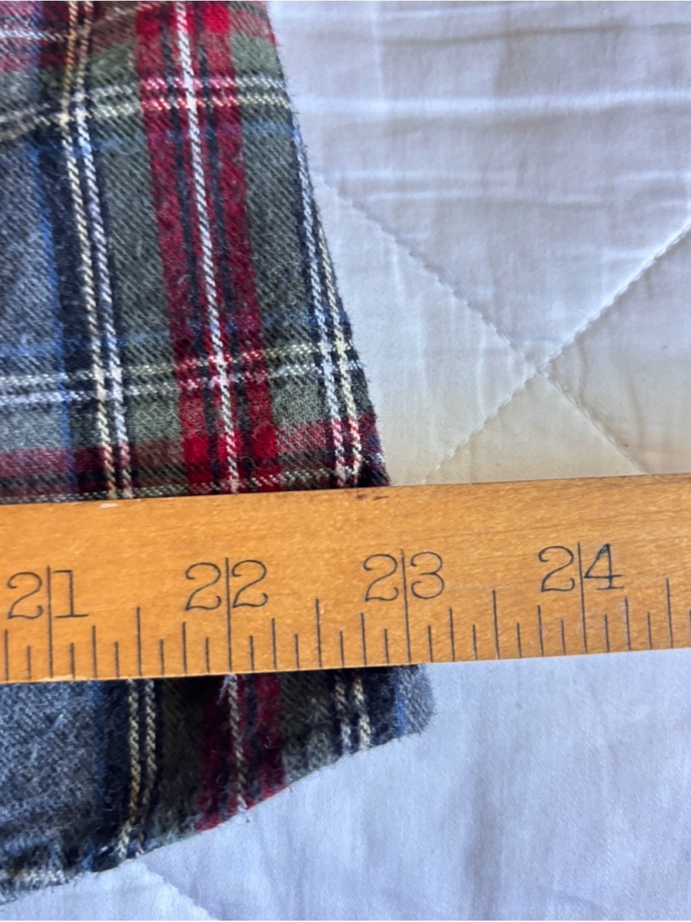 L.L.Bean Women’s Slightly Fitted Plaid Flannel Button Down Shirt Large - Picture 10 of 11
